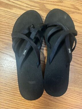 Teva Sandals Womens Sz 9 Olowahu Slip On Cross Straps Flip Flops Black Fabric